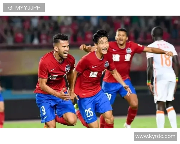 中国足球明星形象生动呈现 动画风格展现球场英姿与激情